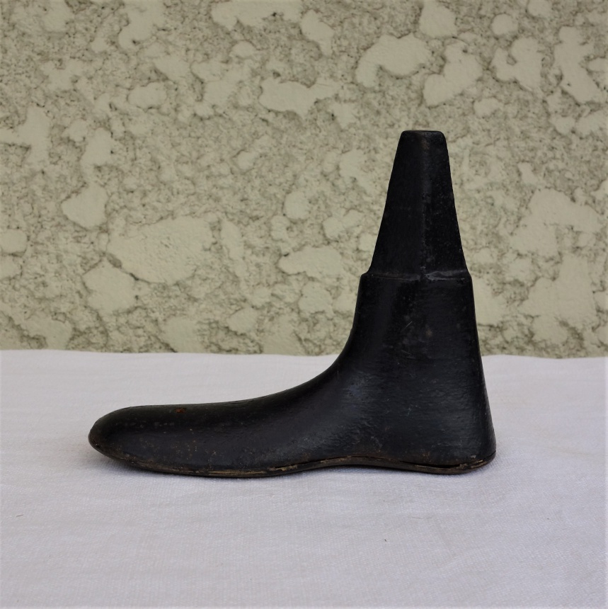 ●靴職人の古道具；鉄床Ⅱ