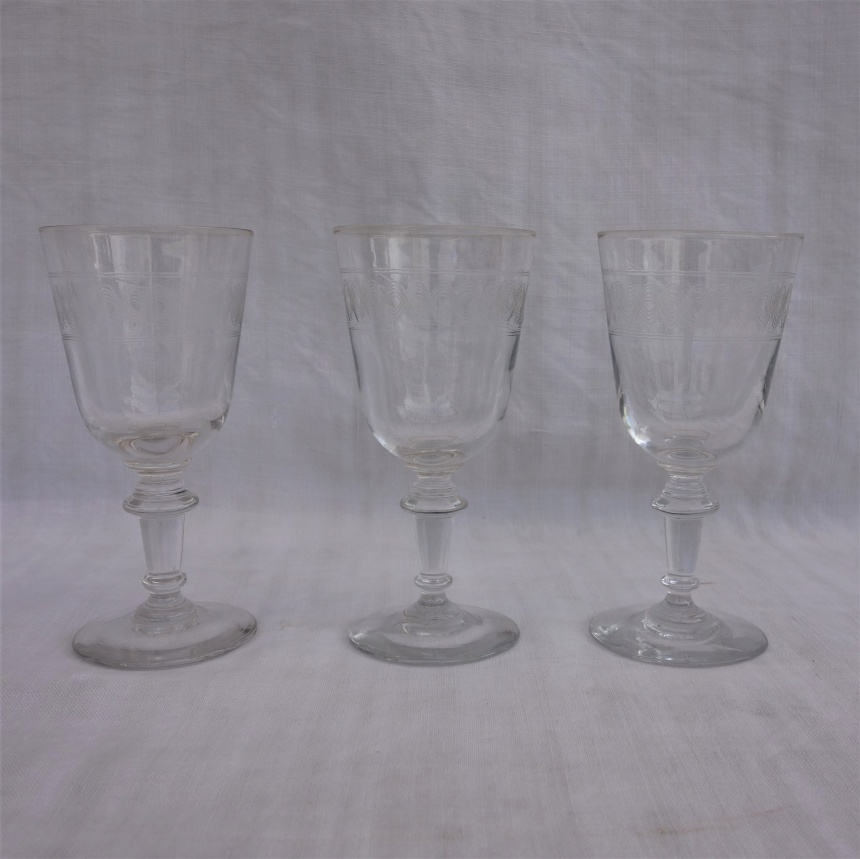 ●フランス古道具 ” V” ガラスの道具-ワイングラスⅠ